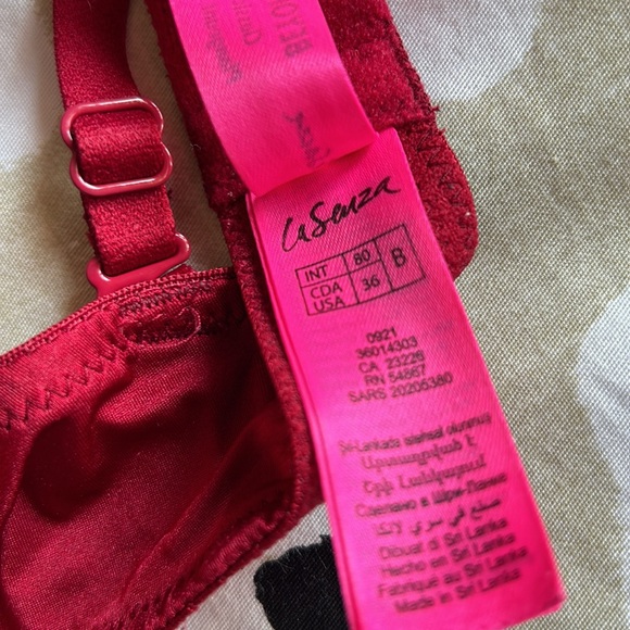 Red lace bra (LaSenza, 36B) - Picture 3 of 6